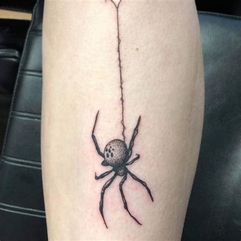 tatuaje de araña en el brazo|60 Tatuajes de Arañas con significados • 2024